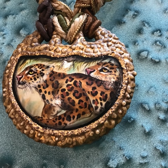 Handcrafted neckpiece with matching pierced earrings - Picture 2 of 4